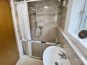 BATHROOM- click for photo gallery